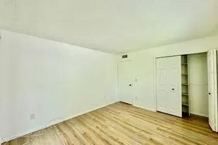 11703 Raintree Village Blvd, Tampa, FL 33617 - Photo 17