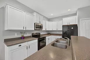 2637 Walden Woods Dr, Plant City, FL 33566 - Photo 5