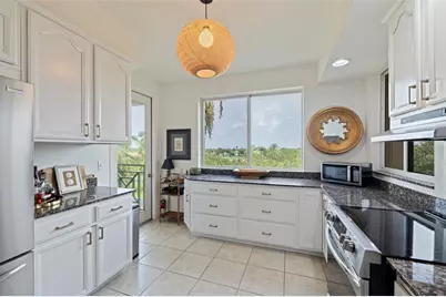 4737 Dolphin Cay Lane S #401, Saint Petersburg, FL 33711 - Photo 7
