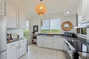 4737 Dolphin Cay Ln S, Saint Petersburg, FL 33711 - Photo 7