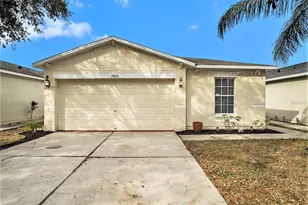 7833 Carriage Pointe Dr, Gibsonton, FL 33534 - Photo 1