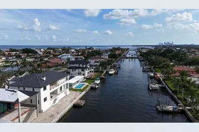 2051 Illinois Avenue NE, Saint Petersburg, FL 33703 - Photo 5