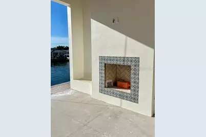 2051 Illinois Avenue NE, Saint Petersburg, FL 33703 - Photo 9