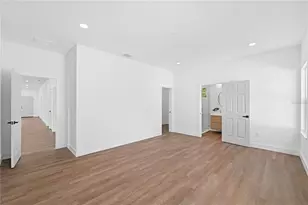 5111 68th St N, Saint Petersburg, FL 33709 - Photo 11