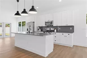 5111 68th St N, Saint Petersburg, FL 33709 - Photo 3