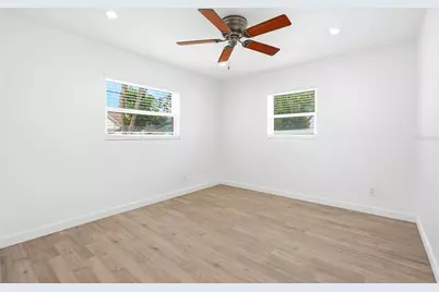 1867 Michigan Avenue NE, Saint Petersburg, FL 33703 - Photo 19