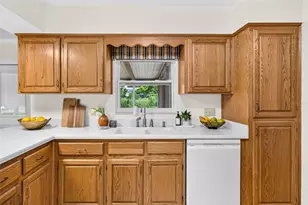 614 N Sylvan Dr, Brandon, FL 33510 - Photo 17