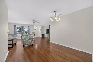 907 Bluewater Dr, Sun City Center, FL 33573 - Photo 9