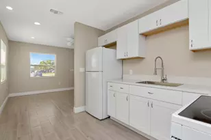 1207 62nd Ave E, Bradenton, FL 34203 - Photo 3