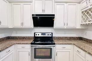 10132 Grand Oak Cir, Madeira Beach, FL 33708 - Photo 17