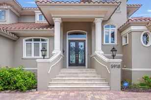 5918 Bahama Shores Dr S, Saint Petersburg, FL 33705 - Photo 5