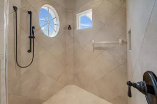 5918 Bahama Shores Dr S, Saint Petersburg, FL 33705 - Photo 15