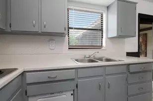 8709 N Renfrew Pl, Tampa, FL 33604 - Photo 7