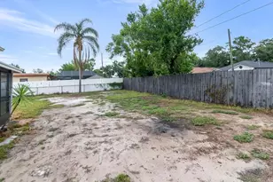 8709 N Renfrew Pl, Tampa, FL 33604 - Photo 21