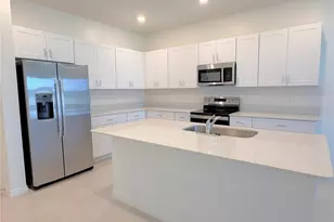 36162 Obsidion Ln, Zephyrhills, FL 33541 - Photo 5