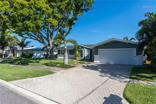 440 Palm Island SE, Clearwater Beach, FL 33767 - Photo 13
