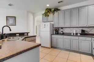 943 Corvina Dr, Davenport, FL 33897 - Photo 11
