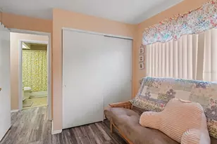 908 Byron Ln, Sarasota, FL 34243 - Photo 21