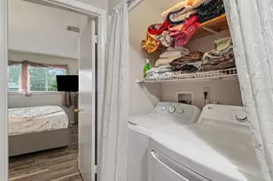 908 Byron Ln, Sarasota, FL 34243 - Photo 25