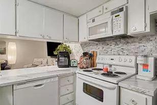 908 Byron Ln, Sarasota, FL 34243 - Photo 13
