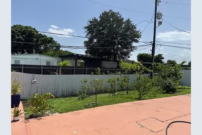 8240 NW 181st Street, Hialeah, FL 33015 - Photo 11