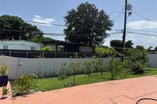 8240 NW 181st St, Hialeah, FL 33015 - Photo 11