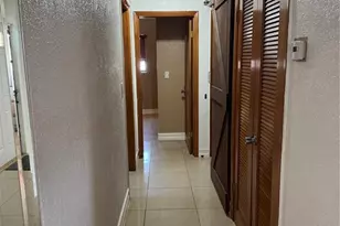 8240 NW 181st St, Hialeah, FL 33015 - Photo 9