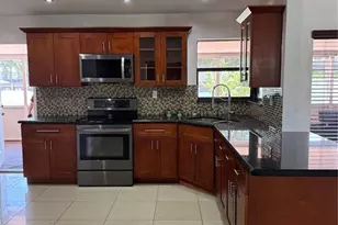8240 NW 181st St, Hialeah, FL 33015 - Photo 3