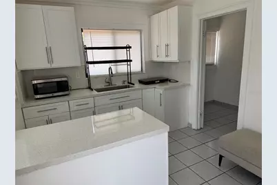8240 NW 181st Street, Hialeah, FL 33015 - Photo 15
