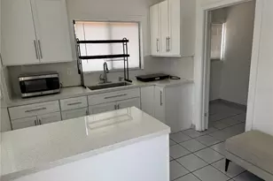 8240 NW 181st St, Hialeah, FL 33015 - Photo 15