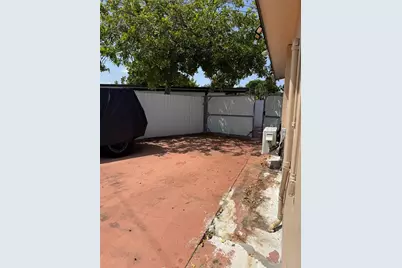 8240 NW 181st Street, Hialeah, FL 33015 - Photo 23