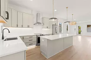 1858 Mississippi Ave NE, Saint Petersburg, FL 33703 - Photo 13