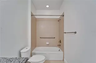 970 Pembroke Point Way, Sun City Center, FL 33573 - Photo 23