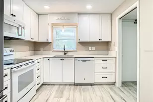 4575 Cove Cir, Saint Petersburg, FL 33708 - Photo 33