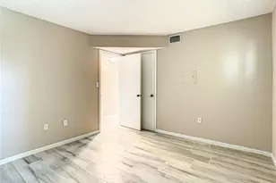 4575 Cove Cir, Saint Petersburg, FL 33708 - Photo 27