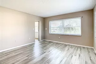 4575 Cove Cir, Saint Petersburg, FL 33708 - Photo 5