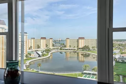 4550 Cove Circle #1009, Saint Petersburg, FL 33708 - Photo 11