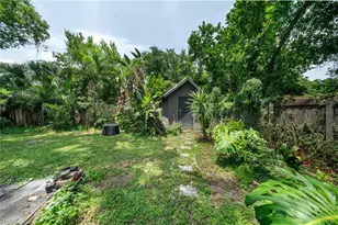 304 E Hydrangia St, Tampa, FL 33612 - Photo 13