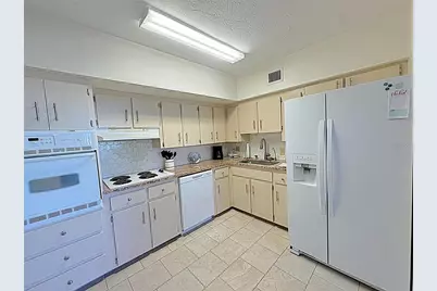 2001 World Parkway Boulevard #7, Clearwater, FL 33763 - Photo 7
