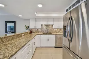 7400 Sun Island Dr S, South Pasadena, FL 33707 - Photo 11