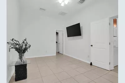 12409 N Boulevard, Tampa, FL 33612 - Photo 49