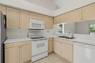 1607 Widelake Ct, Brandon, FL 33511 - Photo 9