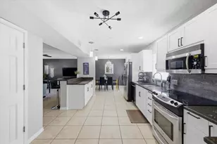 4710 Travertine Dr, Tampa, FL 33615 - Photo 9