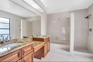 16208 Pebblebrook Dr, Tampa, FL 33624 - Photo 17