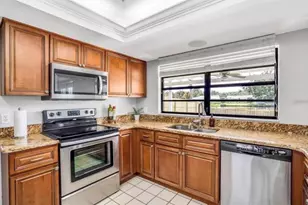 16208 Pebblebrook Dr, Tampa, FL 33624 - Photo 7