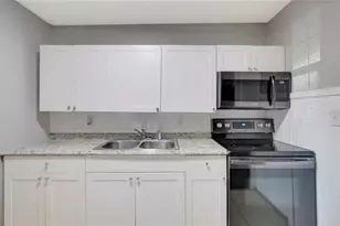 10315 N 9th St, Tampa, FL 33612 - Photo 11