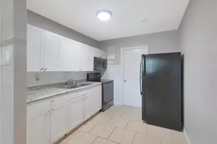 10315 N 9th St, Tampa, FL 33612 - Photo 9