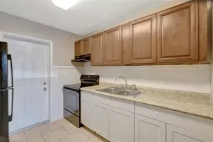 10315 N 9th St, Tampa, FL 33612 - Photo 25