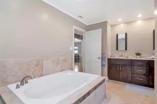 2535 Lake Ellen Dr, Tampa, FL 33618 - Photo 15