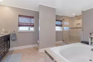 2535 Lake Ellen Dr, Tampa, FL 33618 - Photo 11